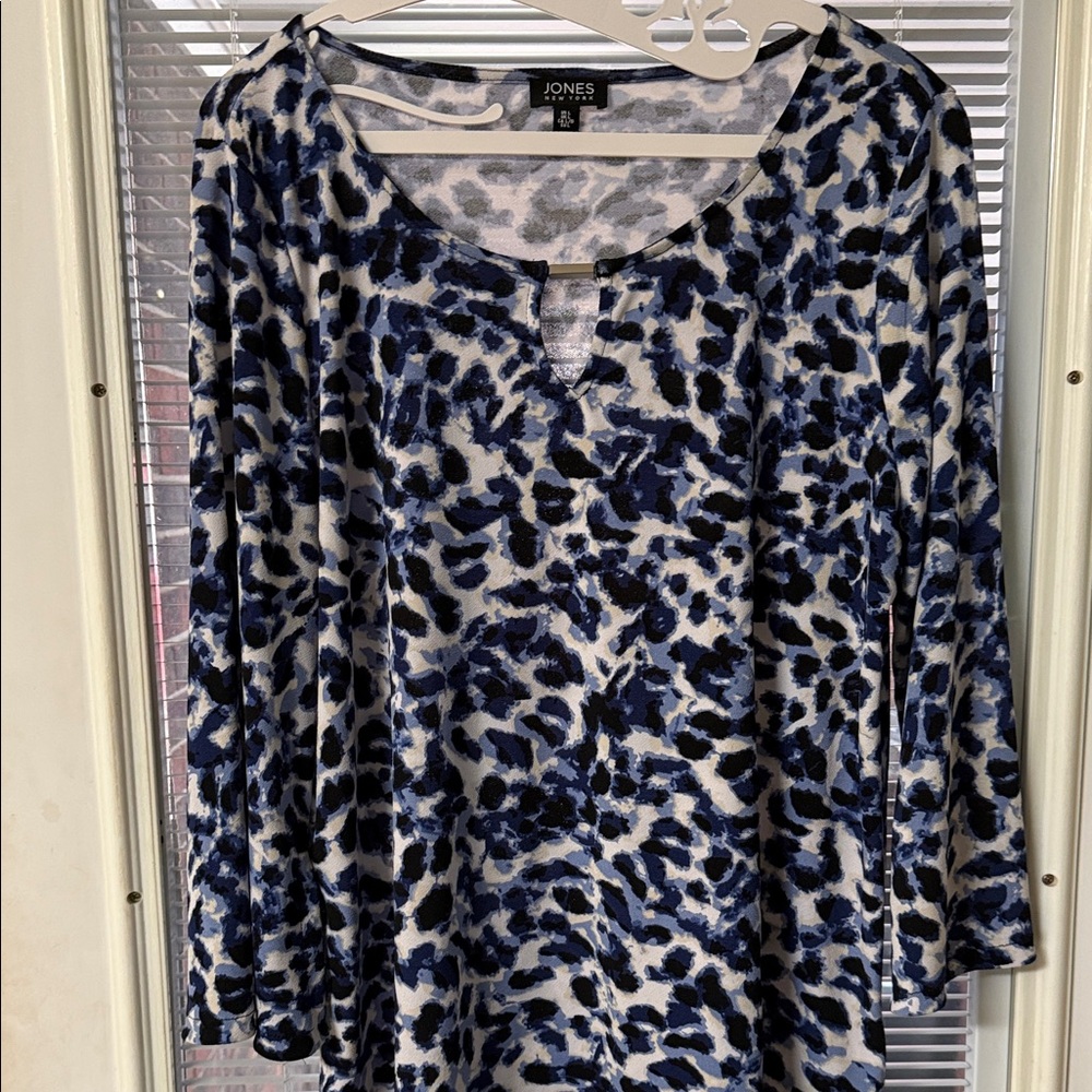 Jones New York Women's Top in Blue and Black Print